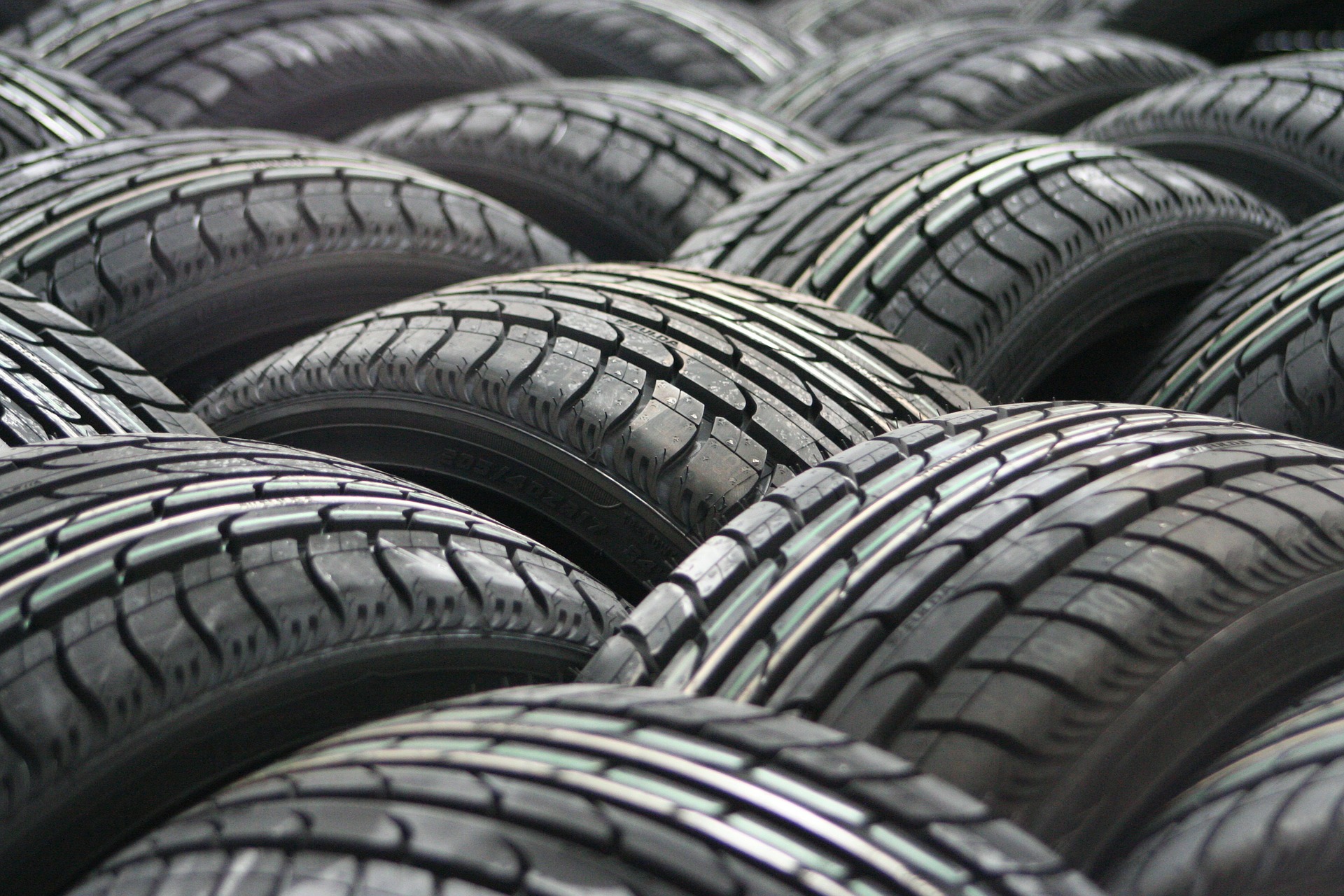 //tyresworldinternational.com/wp-content/uploads/2021/06/car-tyres-63928_1920.jpg